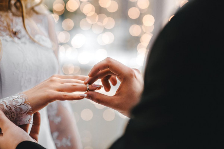 Đám cưới biến thành trò hề vì khách mời lộ chuyện ngoại tình. (Ảnh minh hoạ: shutterstock)
