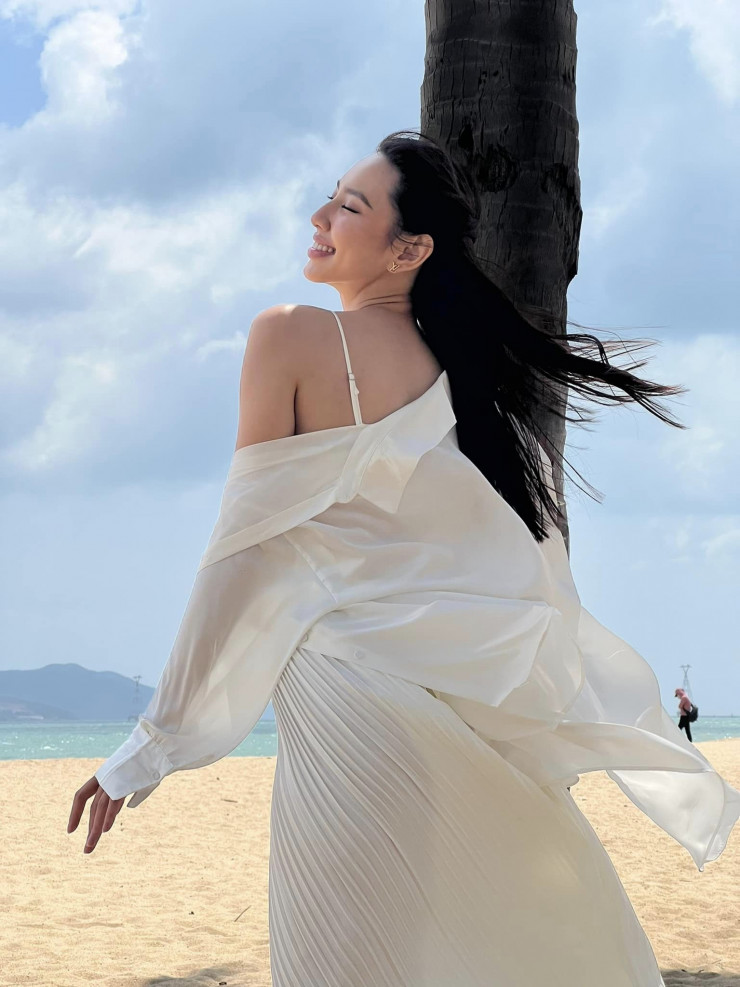 Thùy Tiên kết hợp công việc và du lịch