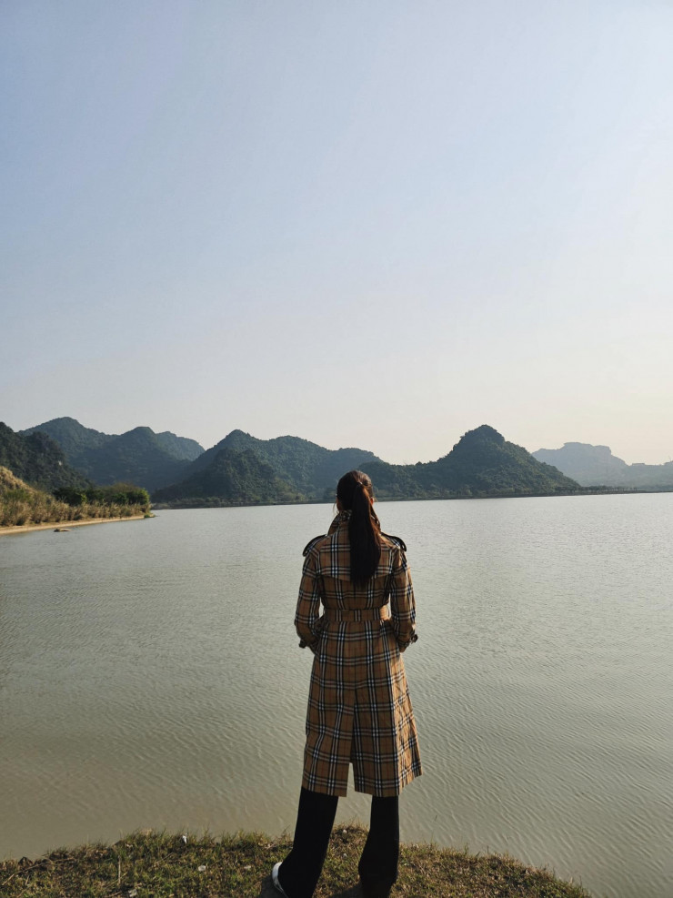 Châu Bùi thì đến Ý, tham dự Tuần lễ thời trang Milan rồi lại đến Paris dự Tuần lễ thời trang Paris. Công Vinh và Thủy Tiên tham quan núi tuyết Himalaya ở Nepal.