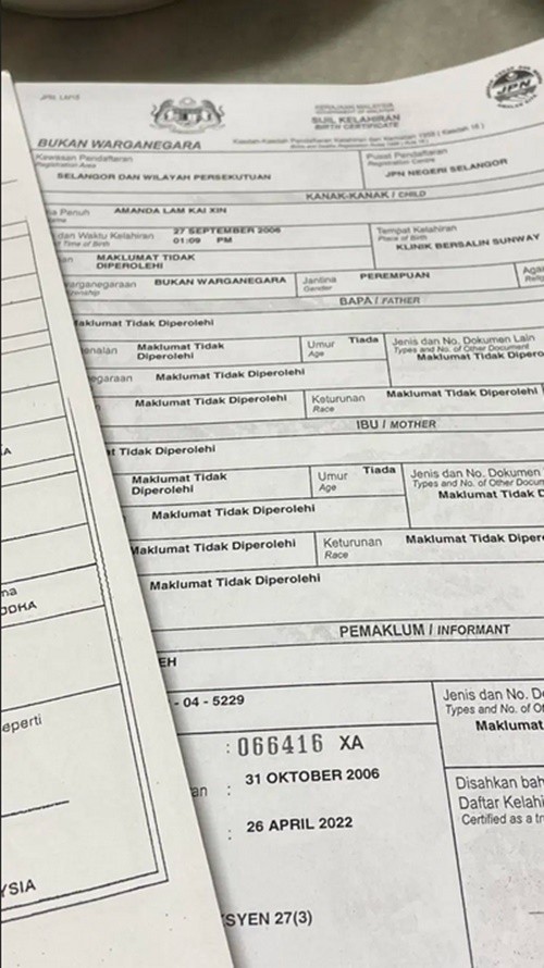 Giấy khai sinh với nhiều mục bị ghi là "Không có thông tin". Ảnh: Lâm Khai Hân.