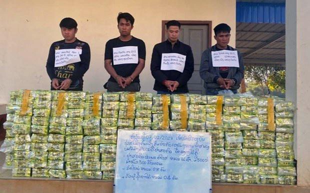 Một nhóm đối tượng buôn lậu ma túy bị cảnh sát Lào bắt giữ cùng tang vật.