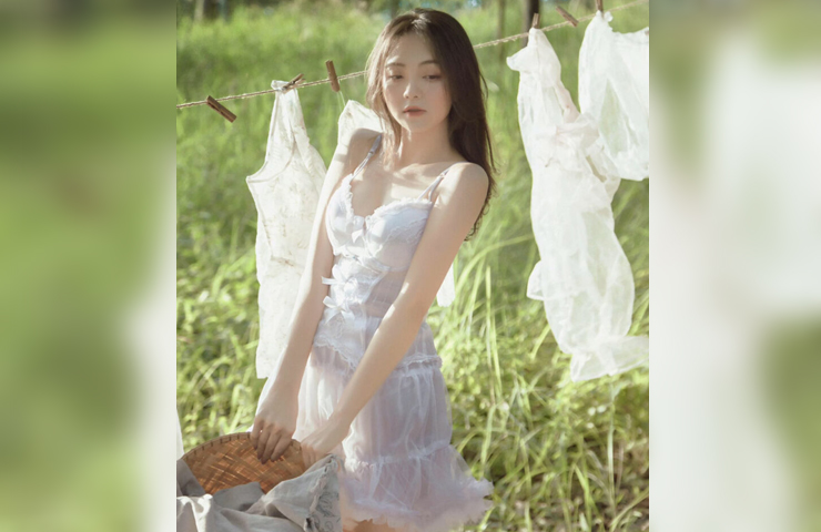 Vì cô gái chụp hình bán nude thì&nbsp;hầu hết đã đều đủ 18 tuổi, họ được phép làm điều đó.
