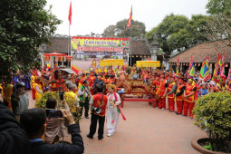 Tin tức trong ngày - Cảnh hiếm thấy ở chùa Bà Đanh ngày 8/3