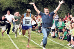 Thể thao - Siêu sao giành 4 HCV Olympic thua người lạ mặt ở cuộc đua trường học