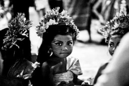 Du lịch - Khám phá một Indonesia khác lạ qua những bức ảnh đen trắng