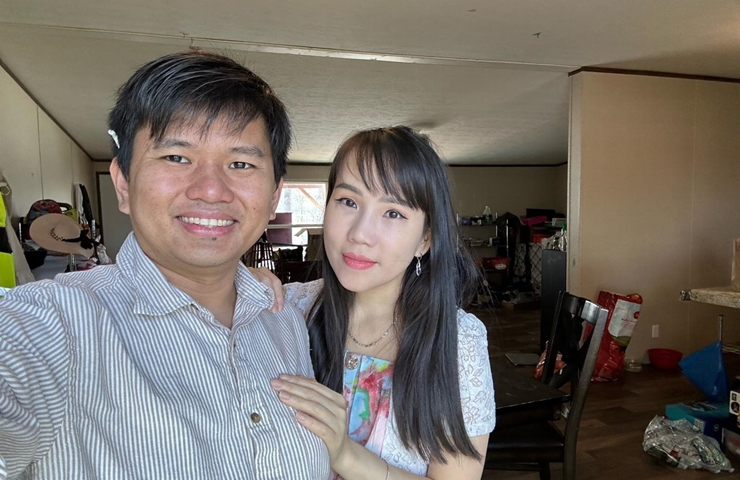Nhìn thấy tấm chân tình của&nbsp;Brenda Lam, Vương Phạm xác định sẽ cưới cô. Ông chủ công ty marketing&nbsp;tiết lộ đã cầu hôn vợ bằng câu:&nbsp;"Bà cưới tui đi, tui tặng bà chiếc xe".&nbsp;
