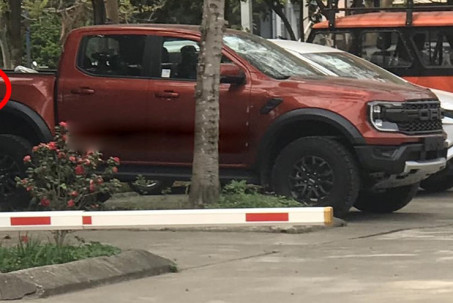 Ford Ranger Raptor 2023 xuất hiện tại trung tâm đăng kiểm ở Hà Nội