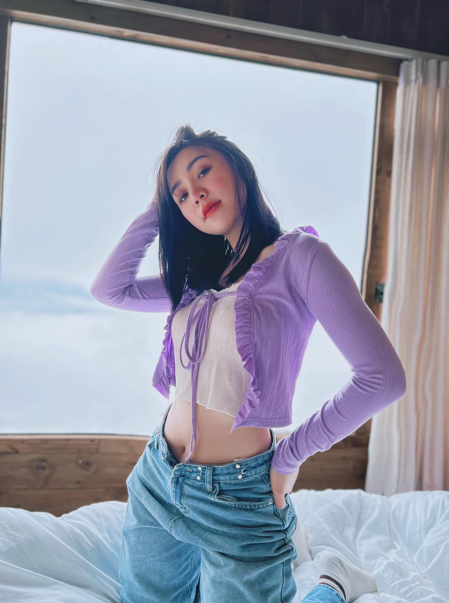 Cô thường diện quần dài để che bắp chân, bắp đùi to.