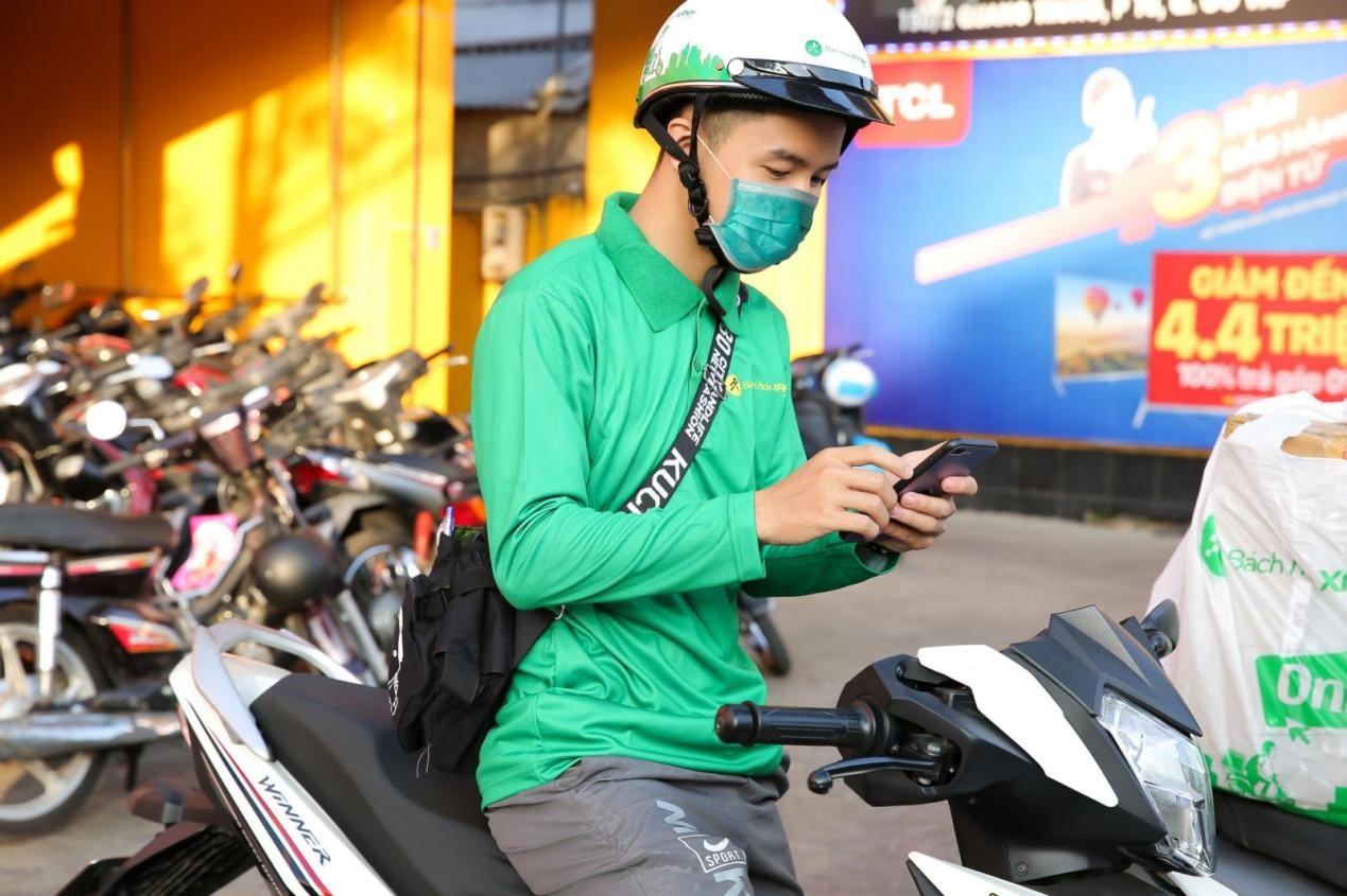 Shipper “bội thu” ngày 8/3, tiền kiếm được bằng nửa tháng lương - 1