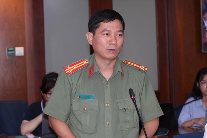 Thượng tá Lê Mạnh Hà, Phó Phòng Tham mưu, Công an thành phố thông tin tại buổi họp báo