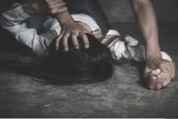 Pháp luật - Nữ kỹ sư tố chồng ép "quan hệ" với 2 người bạn