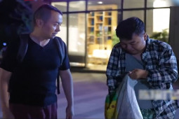 Clip hài hước - Anh chàng không tìm được đường về nhà vì có quá... nhiều nhà