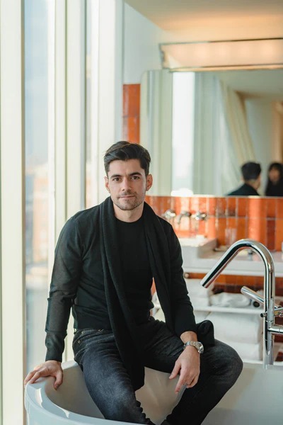 7 cách mặc quần jean đen thật chuẩn - 7