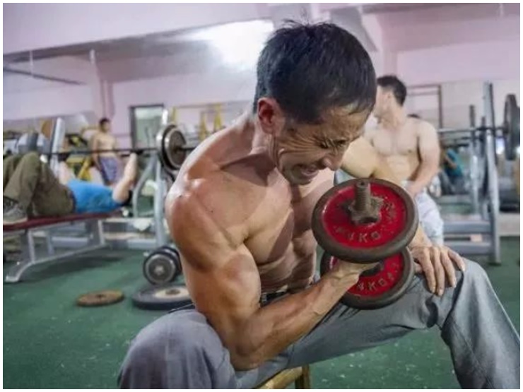 Ông duy trì việc tập luyện đều đặn mỗi ngày.