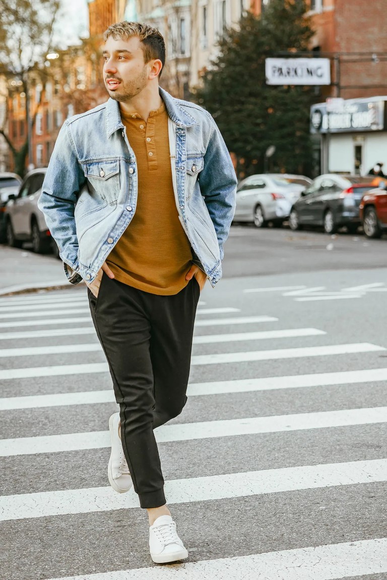 Những cách nào để tạo kiểu cho chiếc quần jogger yêu thích - 2