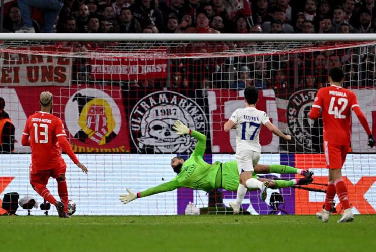 Choupo-Moting ghi bàn mở tỷ số cho Bayern Munich vào lưới PSG giữa hiệp 2