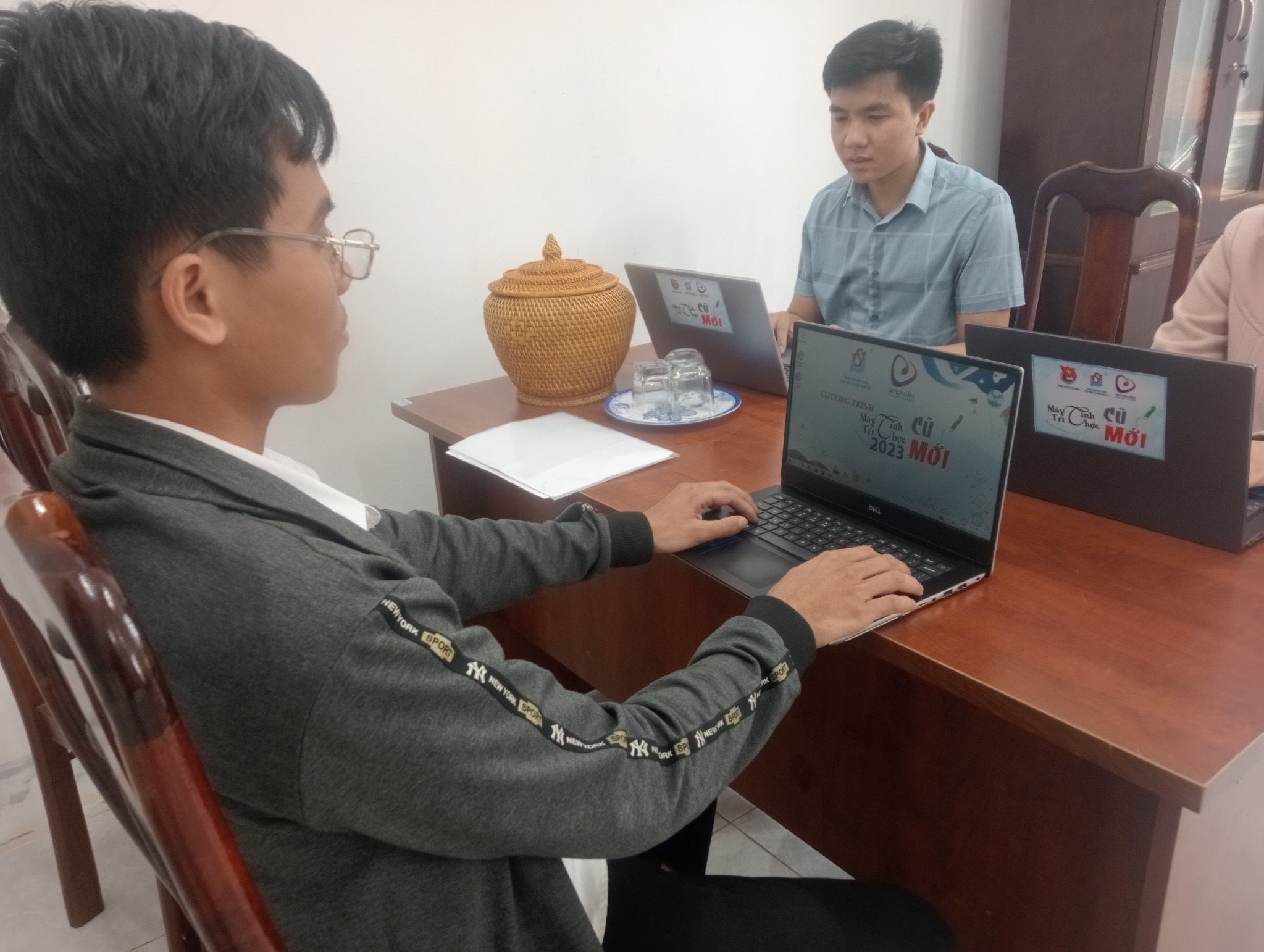 Các laptop đều ở tình trạng sử dụng tốt và phục vụ tối đa cho công việc của cán bộ