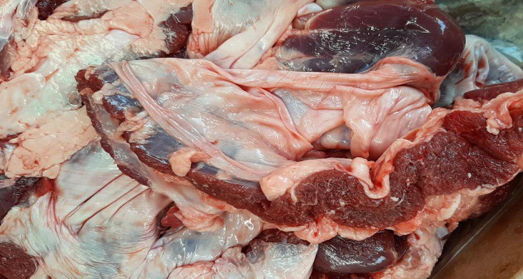 Thịt diềm heo rất khó tìm mua được ở chợ, thậm chí được xem là "hàng hiếm" vì một con heo chỉ thu hoạch được khoảng 300gr diềm heo.
