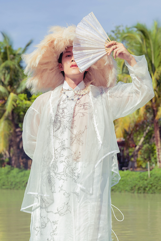 VP Bá Vương thực hiện MV mà không sử dụng đến “diễn viên" bên ngoài, khi toàn bộ nhân vật có mặt trong “Vàng Bạc Châu Báu” đều là anh em, bạn bè thực sự của anh ngoài đời