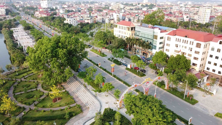 Đây là tỉnh nằm gần Hà Nội, những năm qua phát triển nhanh đặc biệt là tốc độ tăng về thu nhập đầu người.
