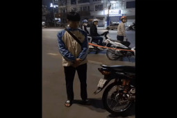 Xe máy - Xe đạp - Clip: "Quái xế" độ bô "phá làng, phá xóm" và cái kết đắng lòng