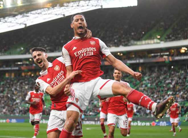 Cơ hội gần như không có trong nửa đầu hiệp 1 nhưng Arsenal lại mở tỷ số nhờ quả phạt góc của Vieira cho Saliba