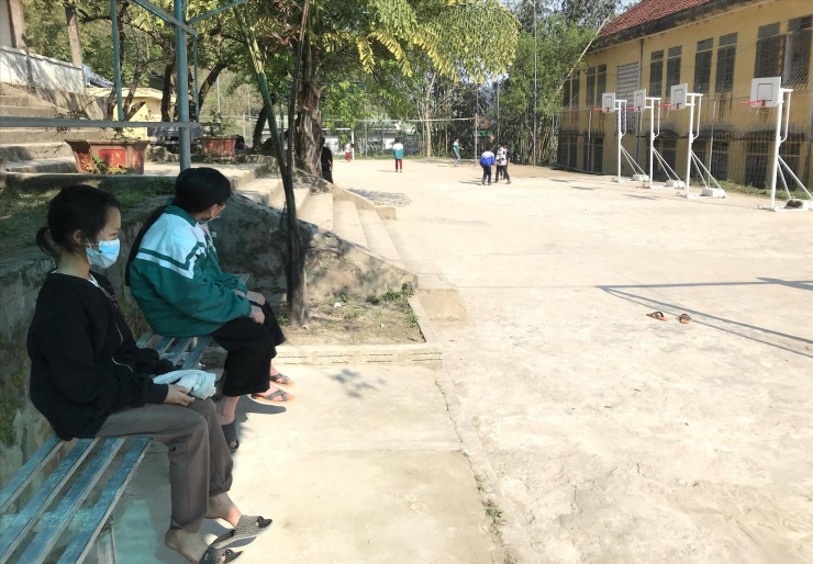 Sau kỳ nghỉ Tết Nguyên đán vừa qua, có 154 học sinh THCS ở huyện Kỳ Sơn (Nghệ An) nghỉ học, trong đó có 57 em đi lấy chồng, lấy vợ