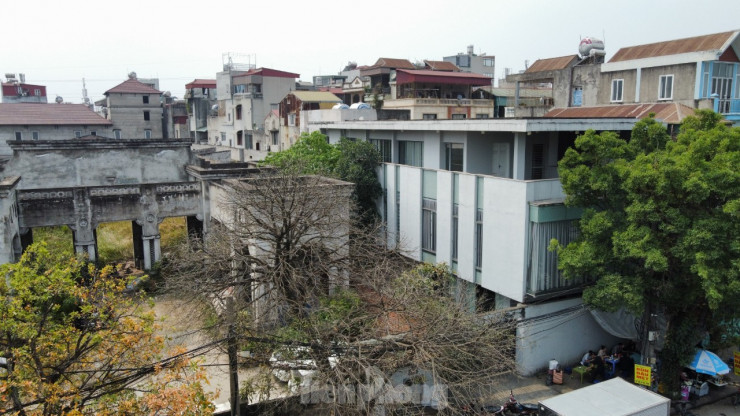 Một số công trình không phép hiện đang được dùng làm văn phòng công ty.