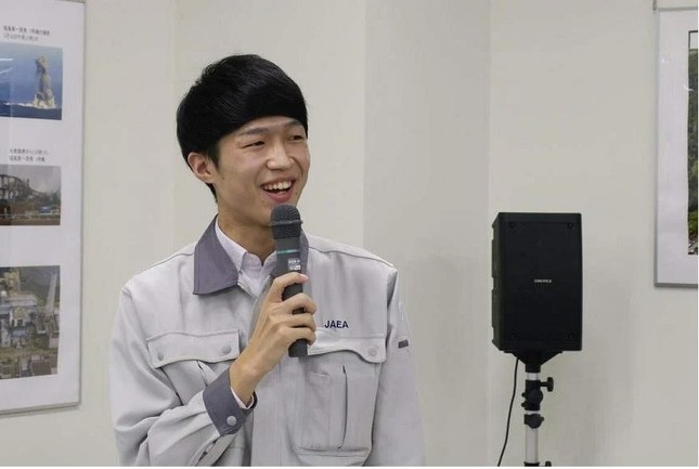 Yuto Aoki sinh ra ở Fukushima và đã trở lại Fukushima để làm việc. (Ảnh: ST)