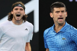 Tsitsipas học Djokovic chấn thương vẫn ra sân, bị khán giả ”ném đá”