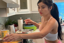 Thời trang - Mặc gợi cảm vào bếp, "Hoa hậu ăn chơi nhất Sài thành", "Quỳnh búp bê" gây chú ý