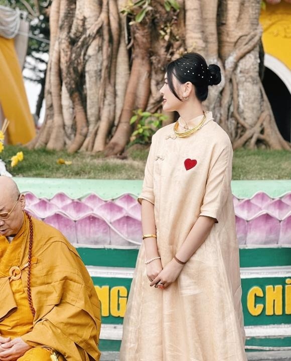 Những hình ảnh được Hà Lade chia sẻ như một lời thông báo tin vui tới người hâm mộ, bạn bè