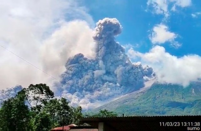 Hình ảnh núi lửa Merapi phun trào. Ảnh: Reuters