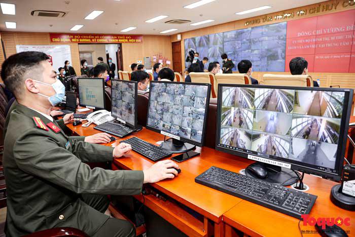 Ứng dụng công nghệ thông tin, đẩy mạnh tương tác với người dân là thế mạnh của Trung tâm Thông tin chỉ huy Công an TP Hà Nội.