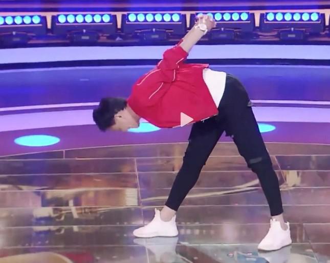 Ông Hu có cơ thể dẻo dai nhờ chăm tập thể dục. Ảnh: SCMP