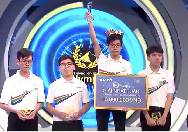 Hoàng Nam giành được vòng nguyệt quế trận thi tuần 2 tháng 3 quý II Đường lên đỉnh Olympia.