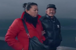 Clip hài hước - Tình yêu chân thật từ thuở còn thơ đến lúc về già