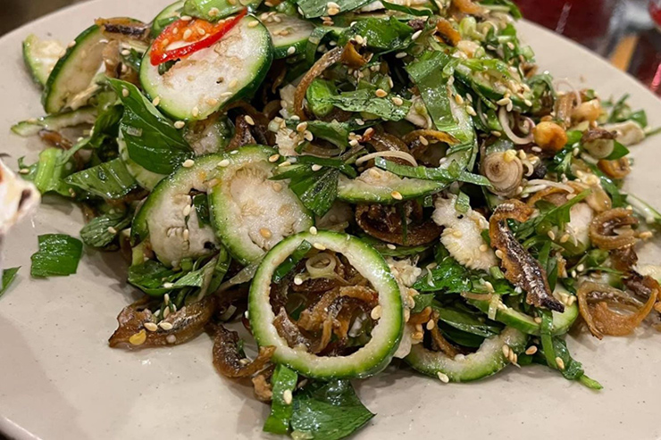 Thực khách ví von ăn cà đắng giống như thưởng thức cà phê phin ở Đắk Lắk, lần đầu sẽ thấy rất đắng nhưng ăn lần 2, lần 3 sẽ dễ gây ghiền.&nbsp;

