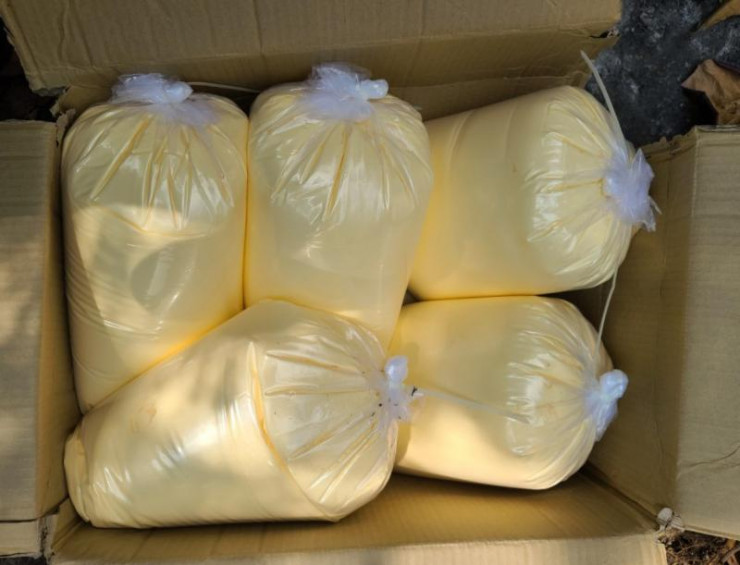 800kg kem trộn trôi nổi được phát hiện trước khi “lột da” khách hàng - 1