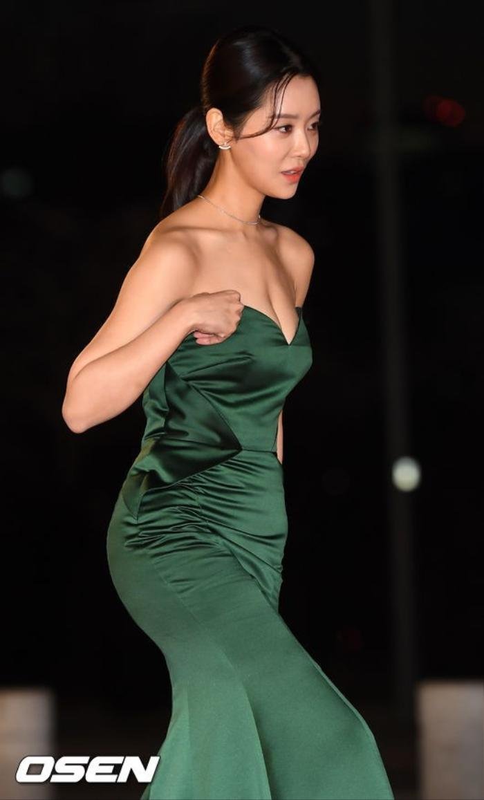 Bí quyết sắc vóc người đẹp đóng cảnh nude gây tranh cãi trong phim hot của Song Hye Kyo - 3