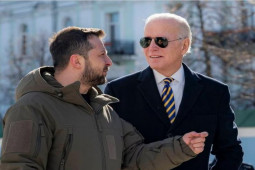 Ông Zelensky kể khoảnh khắc ”cãi” ông Biden