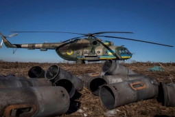 Phi công Ukraine kể chuyện đội trực thăng gặp bất ngờ khi tấn công đoàn xe quân sự Nga