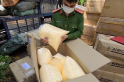 Thị trường - Tiêu dùng - 800kg kem trộn trôi nổi được phát hiện trước khi “lột da” khách hàng