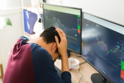 Kinh doanh - Một ngân hàng sụp đổ, loạt ngân hàng Mỹ gặp bão lớn, sụt giảm chưa từng có