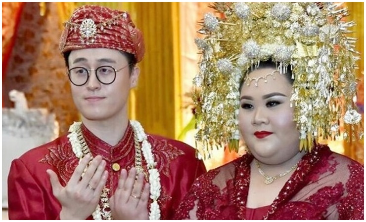Cô nàng &#34;vịt bầu&#34; mũm mĩm khác xa với bạn trai cao ráo khiến cặp đôi nhận về nhiều ý kiến trái chiều.
