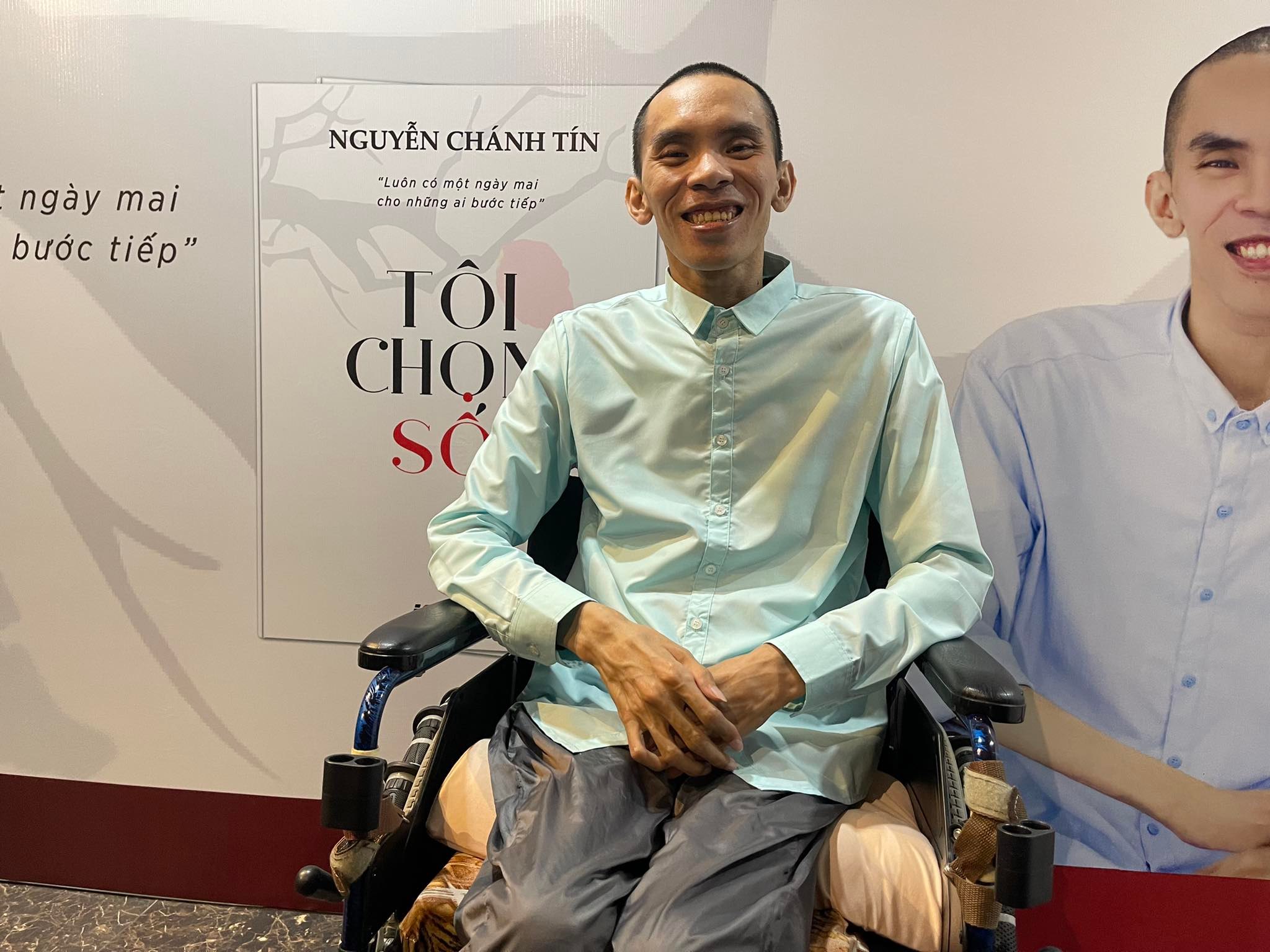 Nụ cười luôn nở trên môi anh Tín sau những biến cố