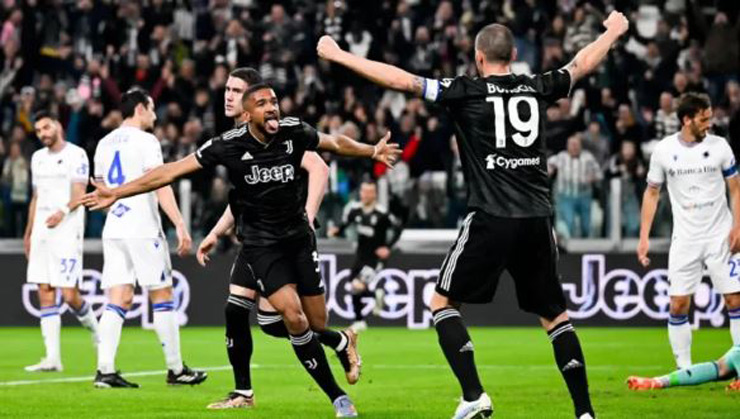 Bremer ăn mừng bàn mở tỷ số sớm cho Juventus trong trận gặp Sampdoria