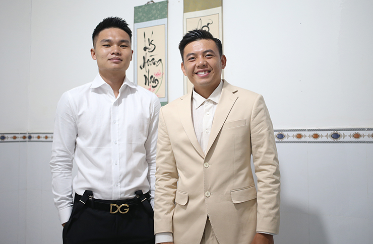 Chàng rể phụ trong lễ đính hôn của Hoàng Nam chính là Trịnh Linh Giang, tay vợt số 2 Việt Nam là bạn rất thân của Hoàng Nam. Được biết, Linh Giang thậm chí đã ngủ lại nhà Hoàng Nam trước đó 1 ngày để có thể hỗ trợ tốt nhất cho người đồng đội ở tuyển quốc gia lẫn CLB Hải Đăng Tây Ninh.