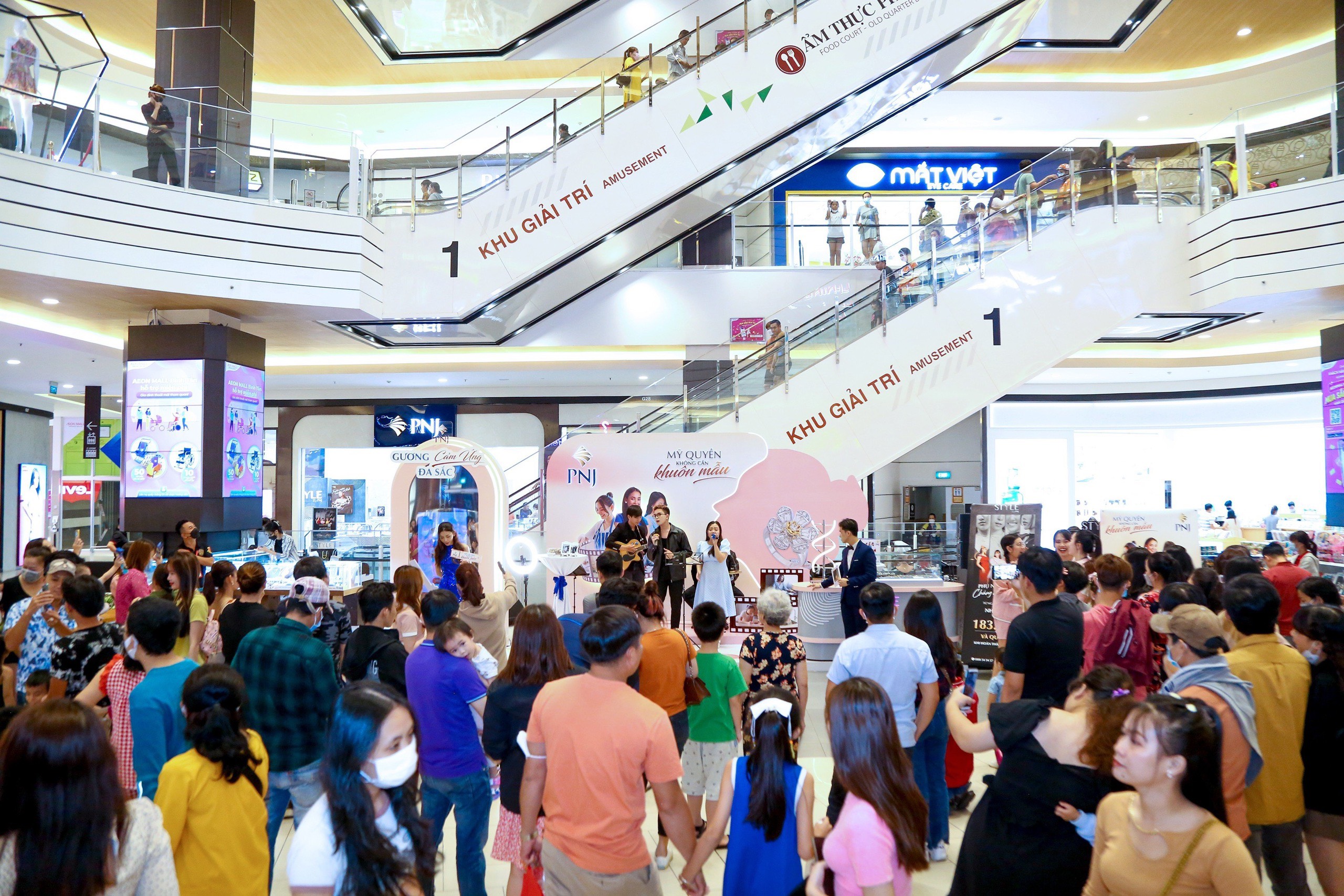 Bên cạnh đó, các hoạt động khác của PNJ cũng liên tục nhận được sự tham gia đông đảo của khách hàng