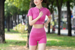 Mỹ nhân Thanh Hóa được ca ngợi "đẹp ngàn năm có một" diện quần tập ra phố